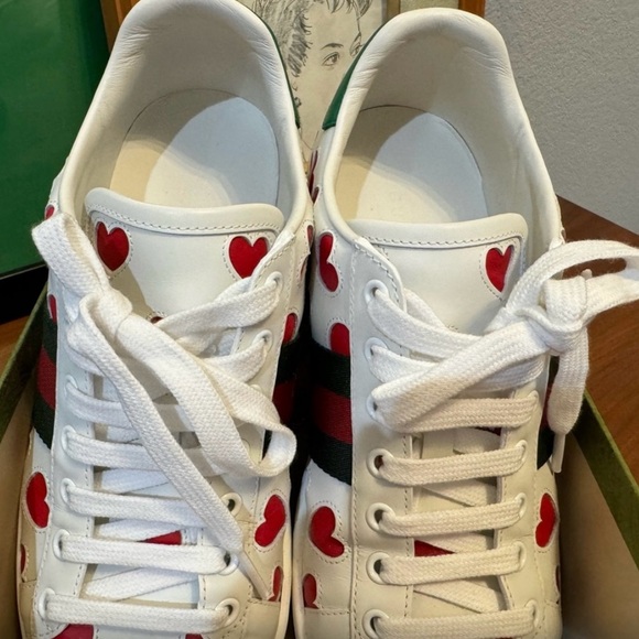 Gucci Sneakers, with hearts! Authentic - Picture 2 of 9
